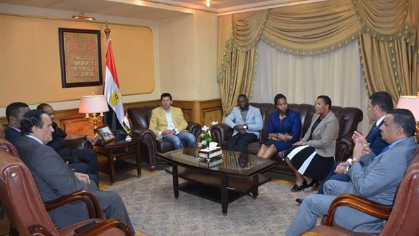 وزير الرياضة مع قيادات