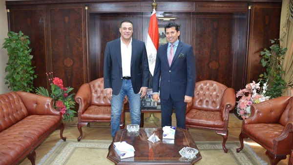 وزير الرياضة مع رئيس