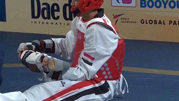 سيف عيسى لاعب المنتخب