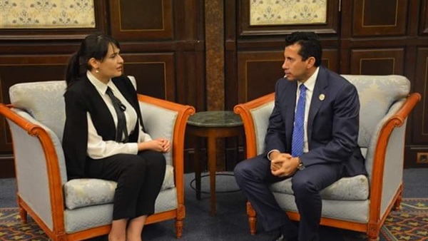 أأشرف صبحي مع وزير