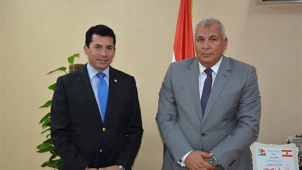 وزير الرياضة مع محافظ