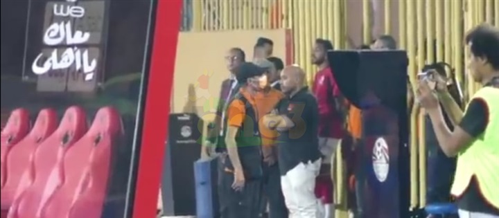 بالصور.. مشادة لاعب